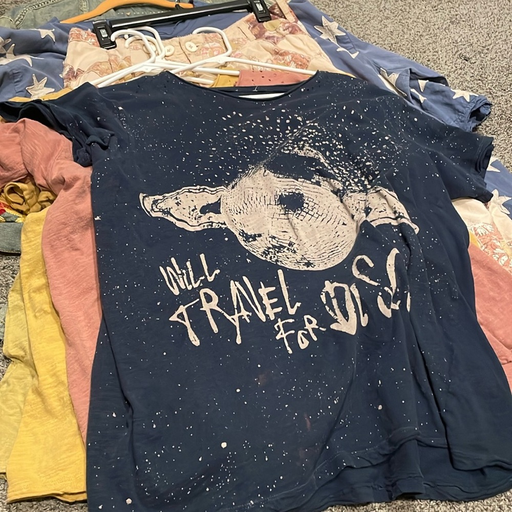 Magnolia Pearl T-shirts will travel for disco and navy blue